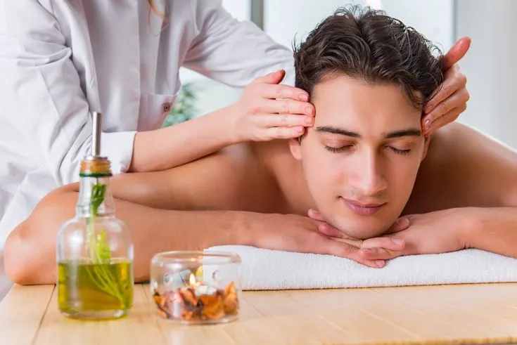 Grooming & Relaxation Services At US Hairline Salon