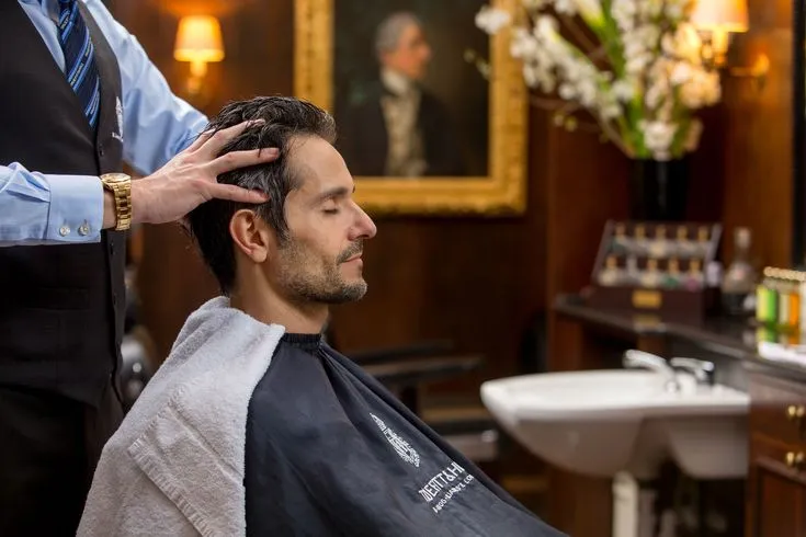 Premium Salon Services for Men in Ashok Nagar, Bangalore for Complete Grooming & Confidence (2)